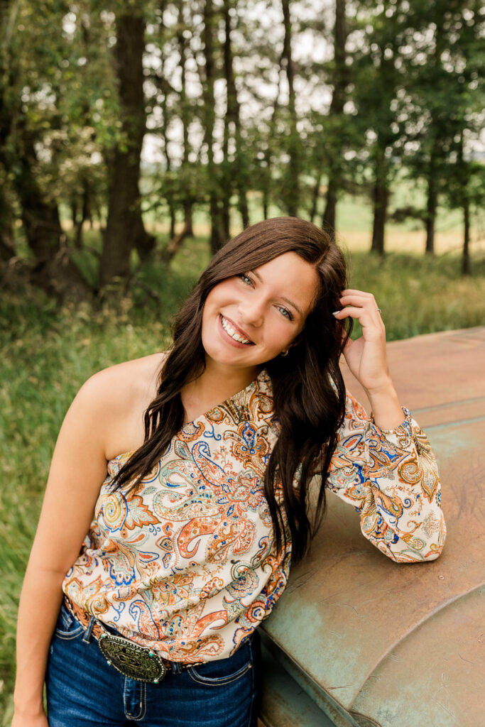 how to pose for senior pictures