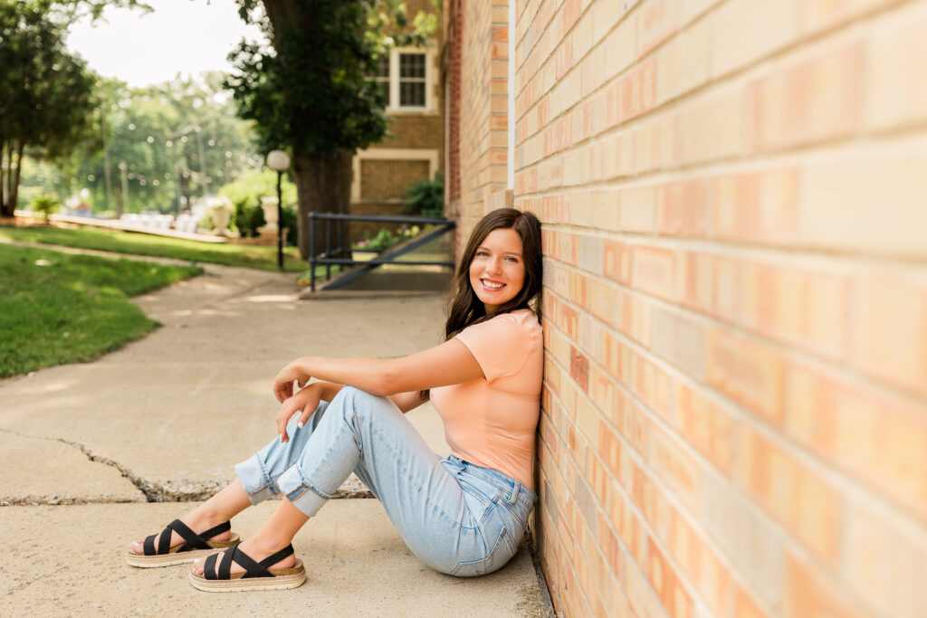 how to pose for senior pictures